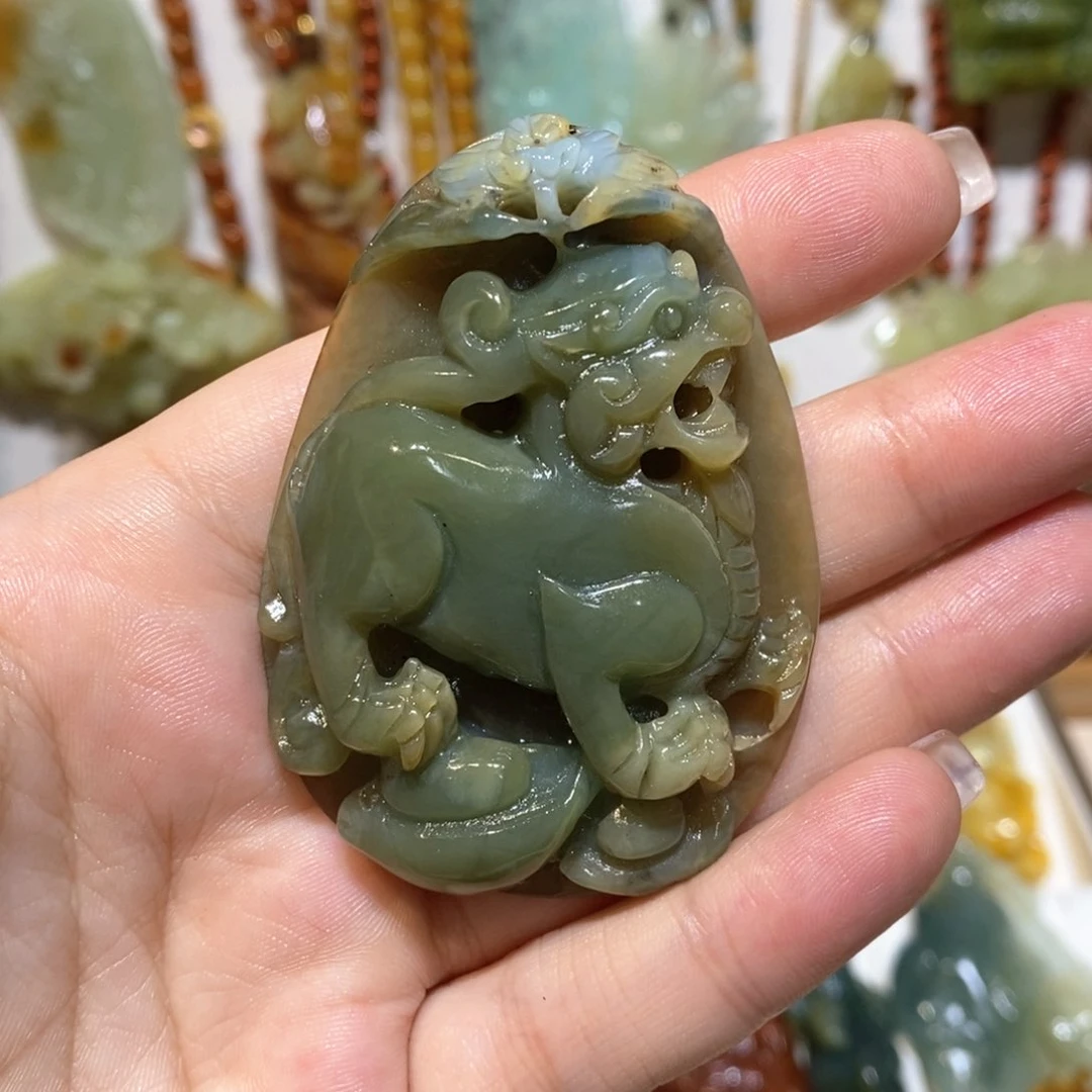 蛇纹石玉颈饰未镶嵌