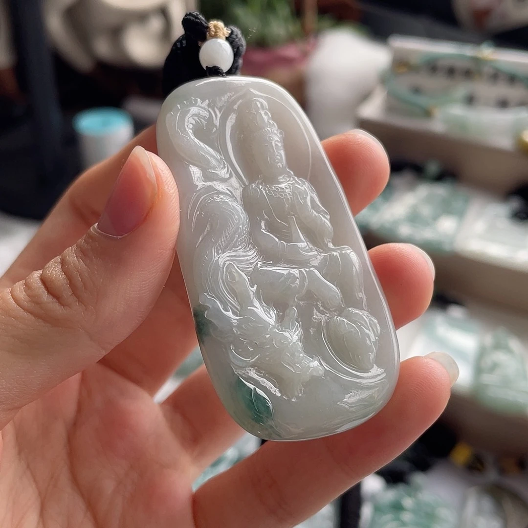 翡翠未镶嵌颈饰玉龙观音