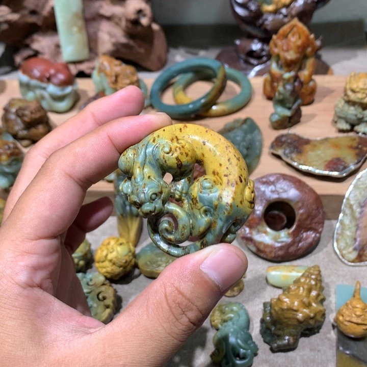 未镶嵌岫岩河磨玉（透闪石质玉）挂件常*