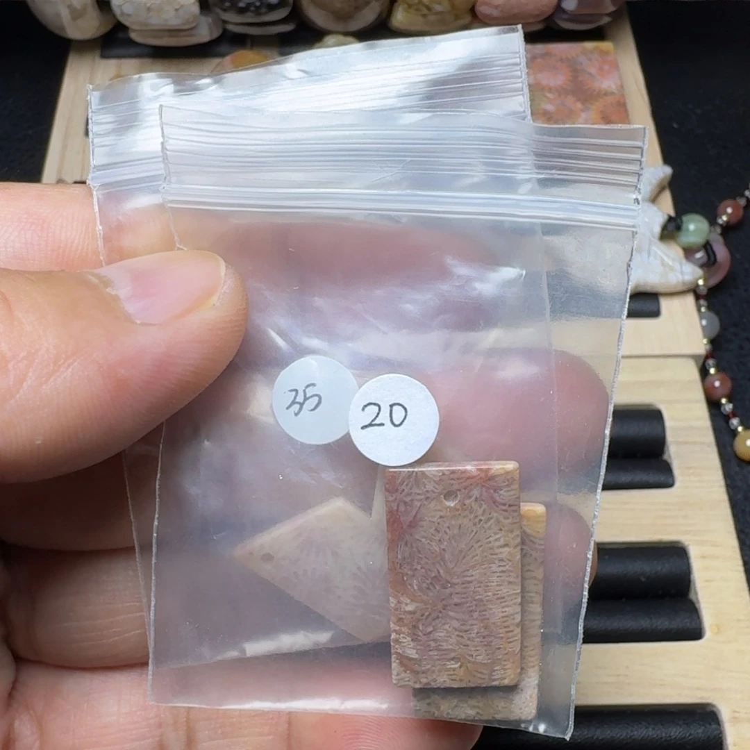 佛***璐未镶嵌纯天然色有机玉石保真色硅化玉