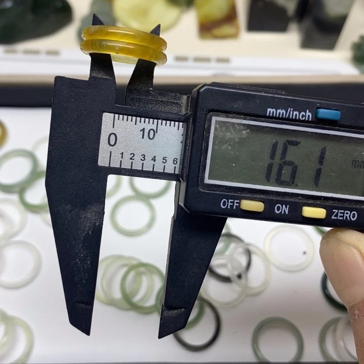 合金蛇纹石玉耳环