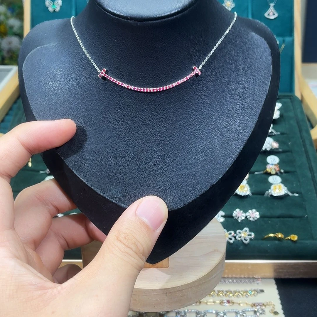 18K金镶嵌颈饰红宝石项链