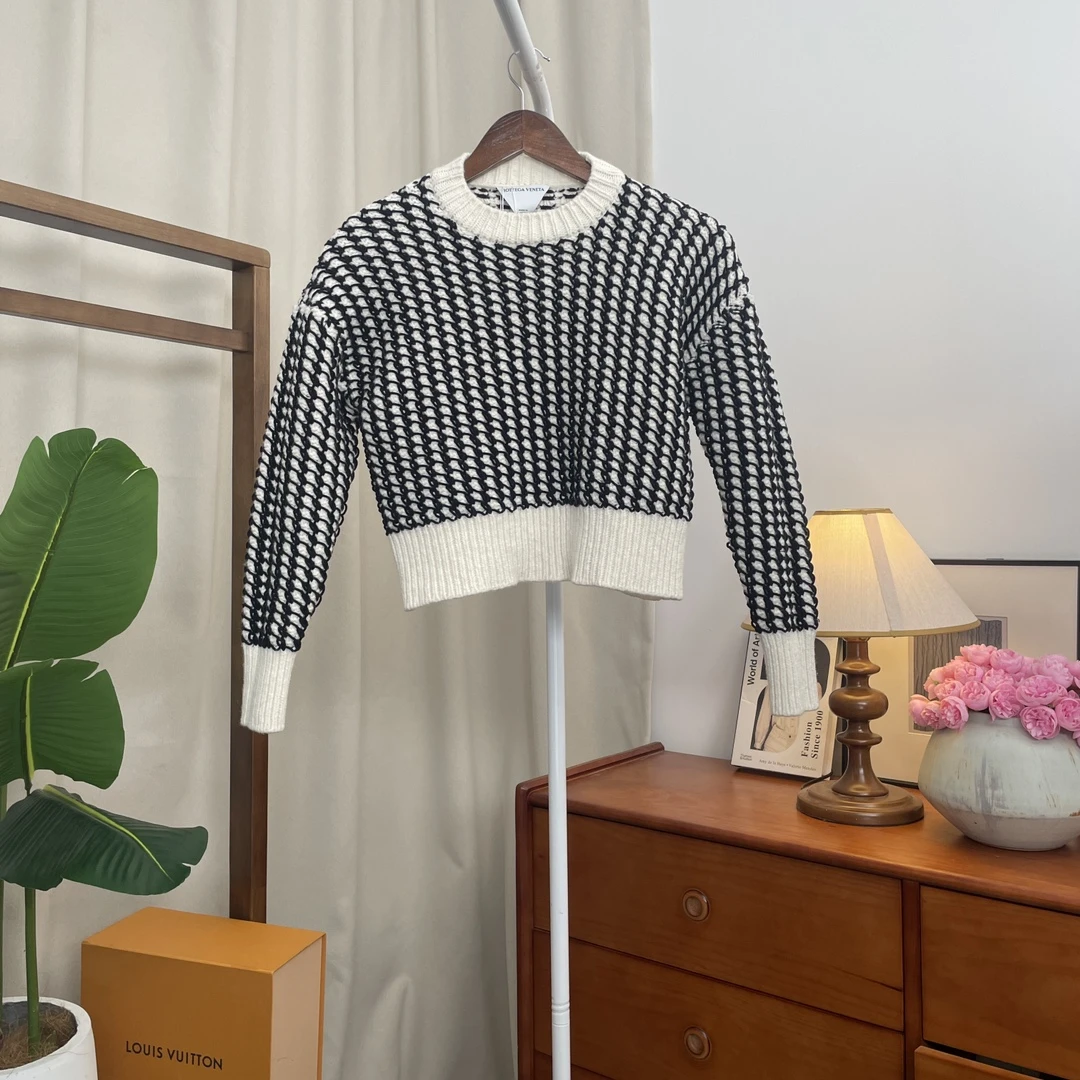 99新 BOTTEGA VENETA/葆蝶家 青奢荟/xs码/黑白格短款毛衣//70745