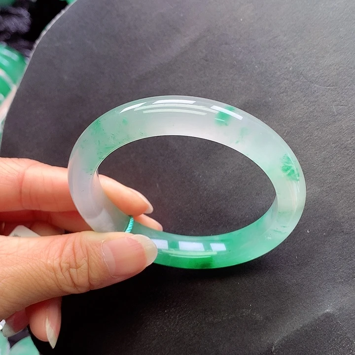 未镶嵌手镯石英质玉