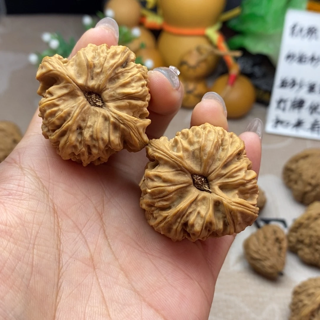 林***柳吊坠文玩核桃南疆