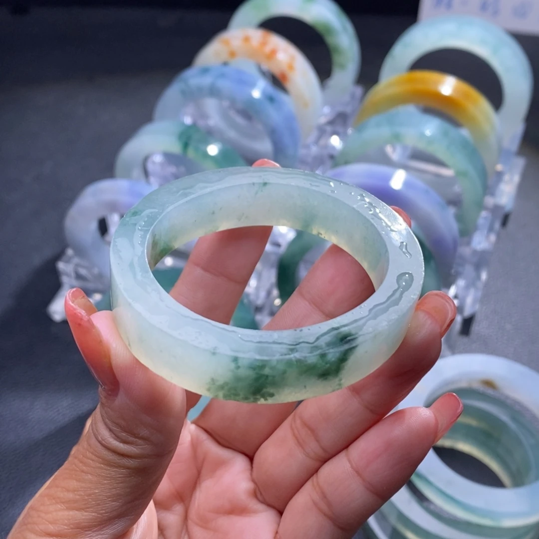 定制翡翠未镶嵌翡翠手镯