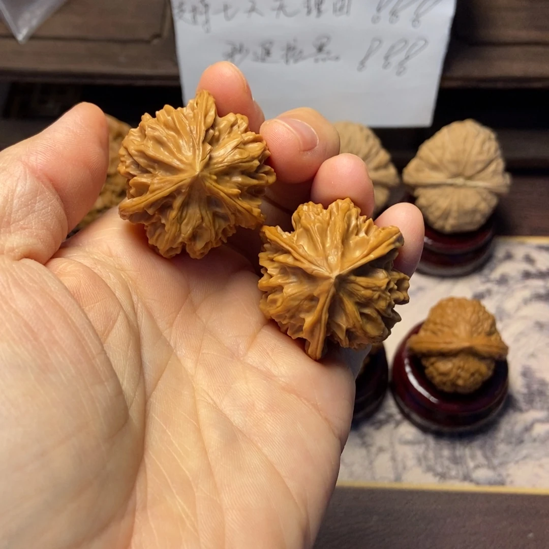 文玩核桃把件岐山凹底三棱36