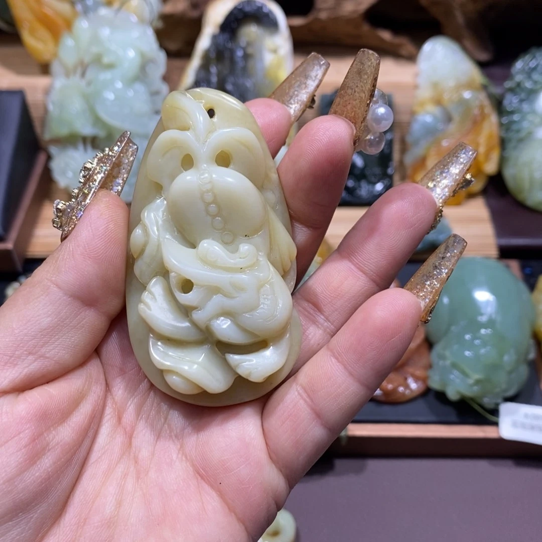 蛇纹石玉颈饰未镶嵌
