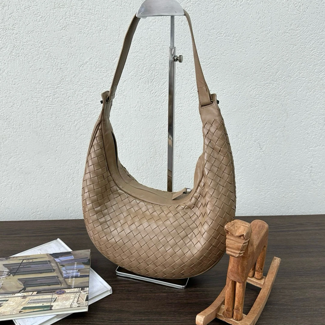 95新 BOTTEGA VENETA/葆蝶家 【国庆中秋券棕色编织半月hobo单肩包