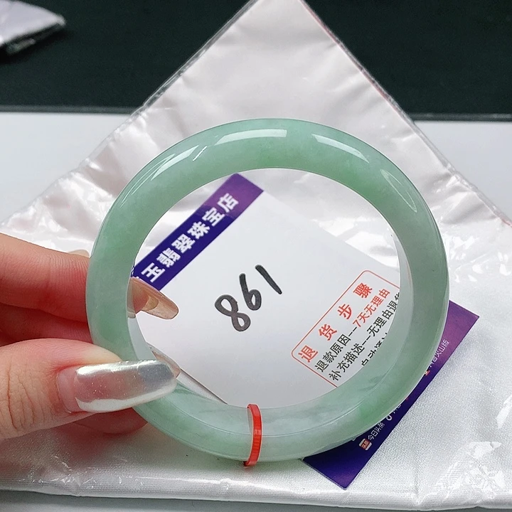 翡翠手镯未镶嵌翡翠手镯