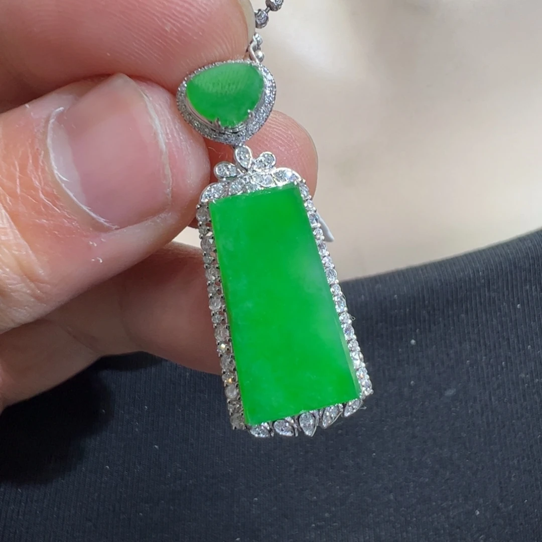 翡翠吊坠(不含链)18K金镶嵌