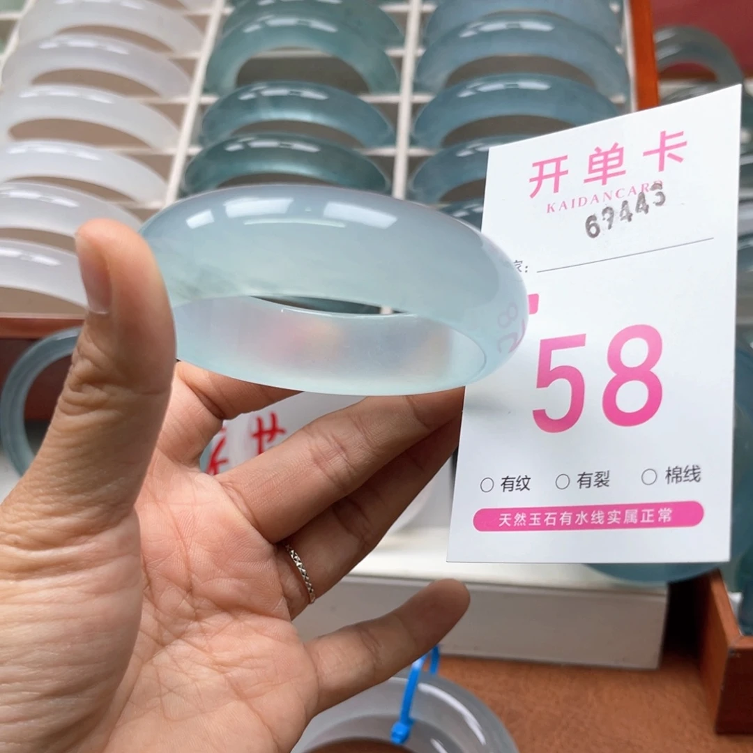 盼***盼未镶嵌手镯石英质玉