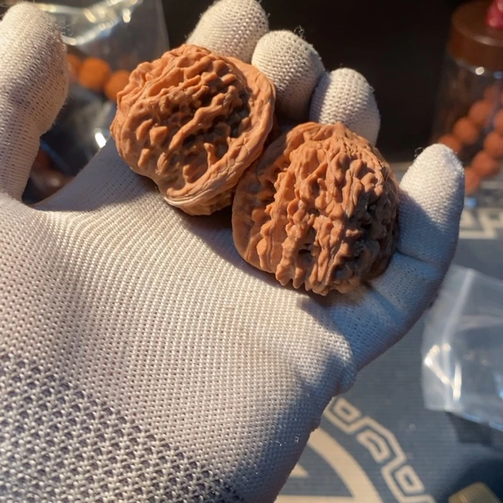 文玩核桃手串……69