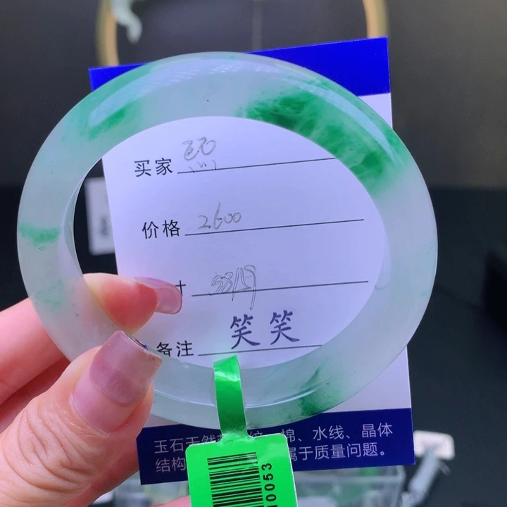 熙***未镶嵌手镯石英质玉