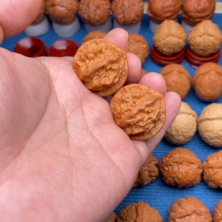 文玩核桃把件蝴蝶龙脊