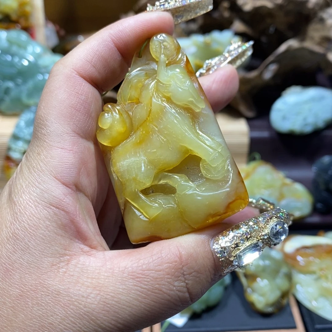 蛇纹石玉颈饰未镶嵌