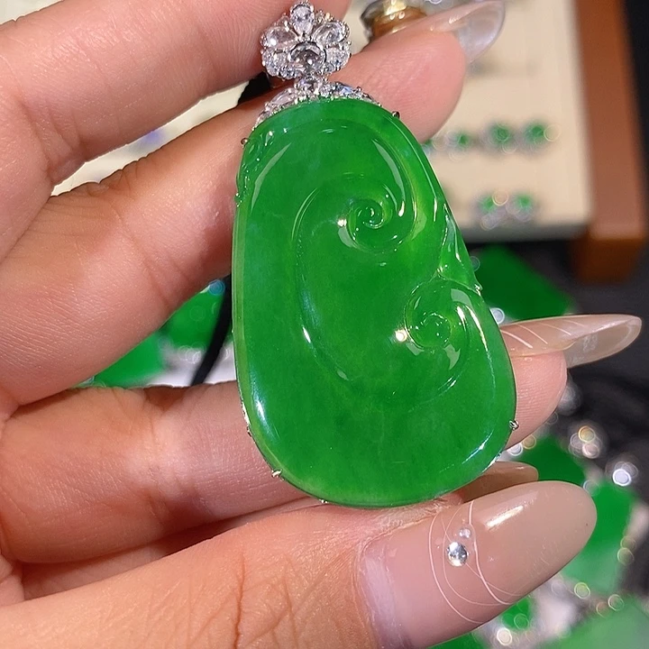 翡翠18K金镶嵌吊坠(不含链)如意吊坠