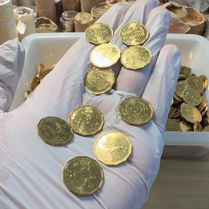 其他普通金属10枚，龙舟币