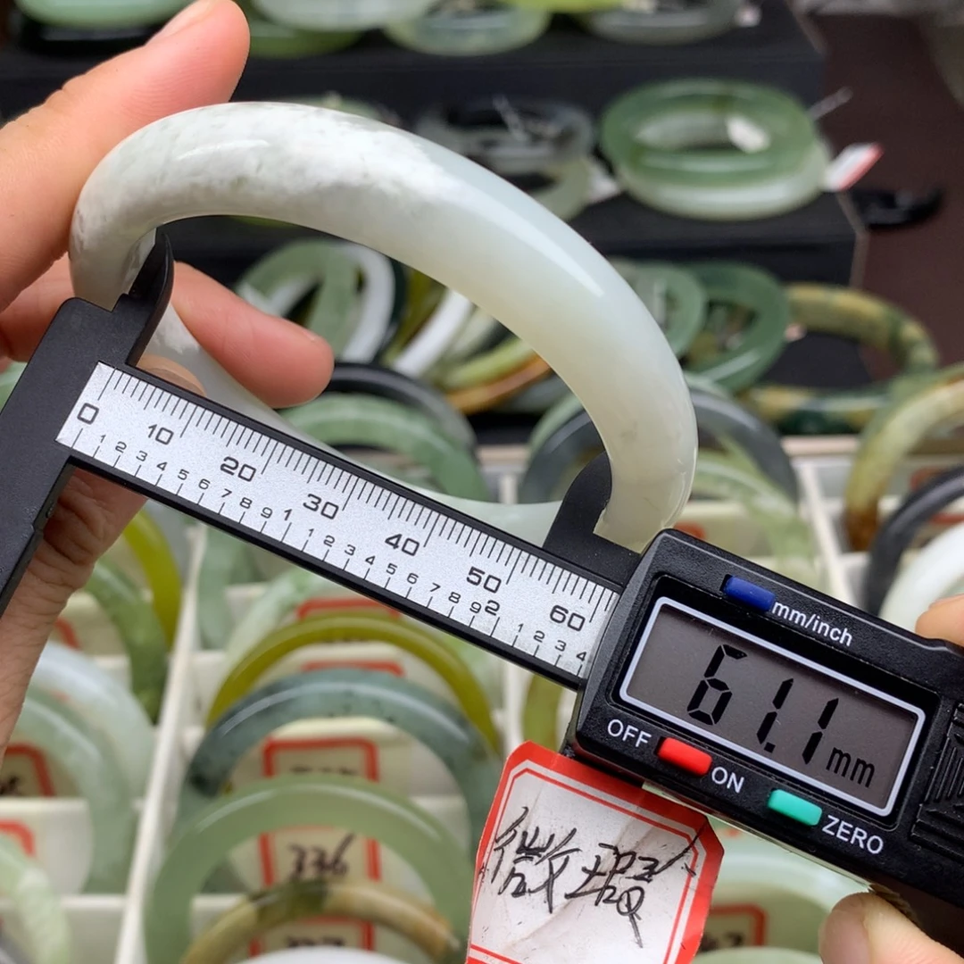 蛇纹石玉未镶嵌手镯344