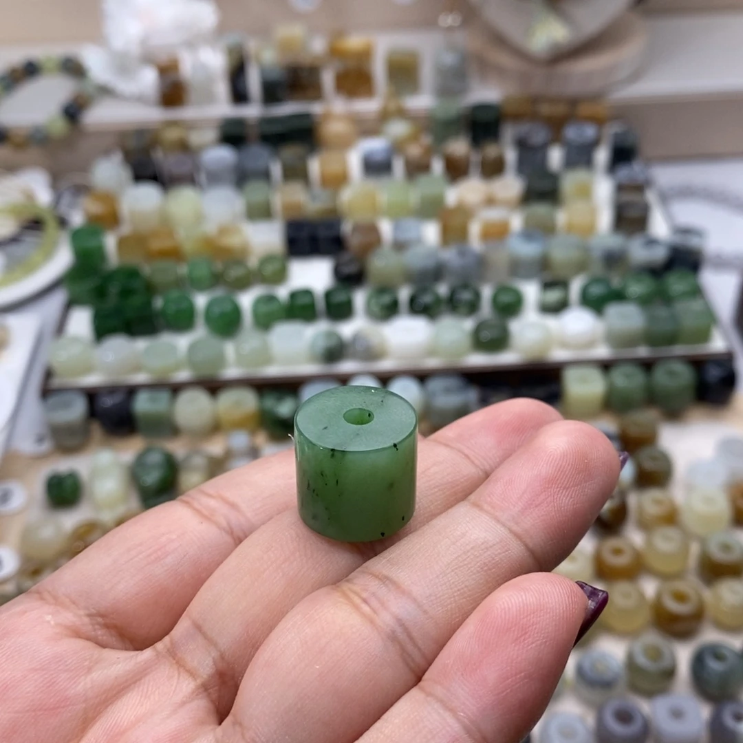 蔷***花和田玉未镶嵌颈饰买断