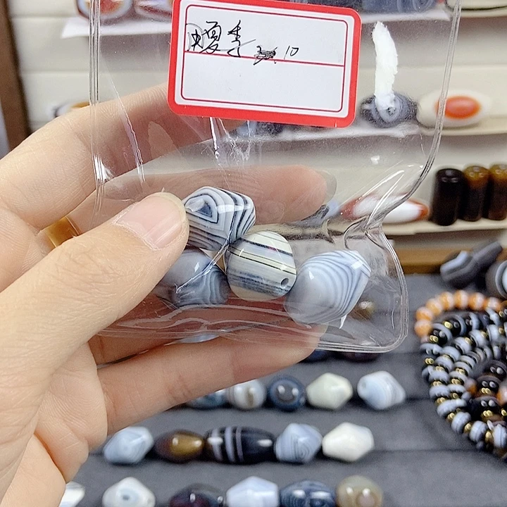 用***阳玛瑙/玉髓未镶嵌颈饰