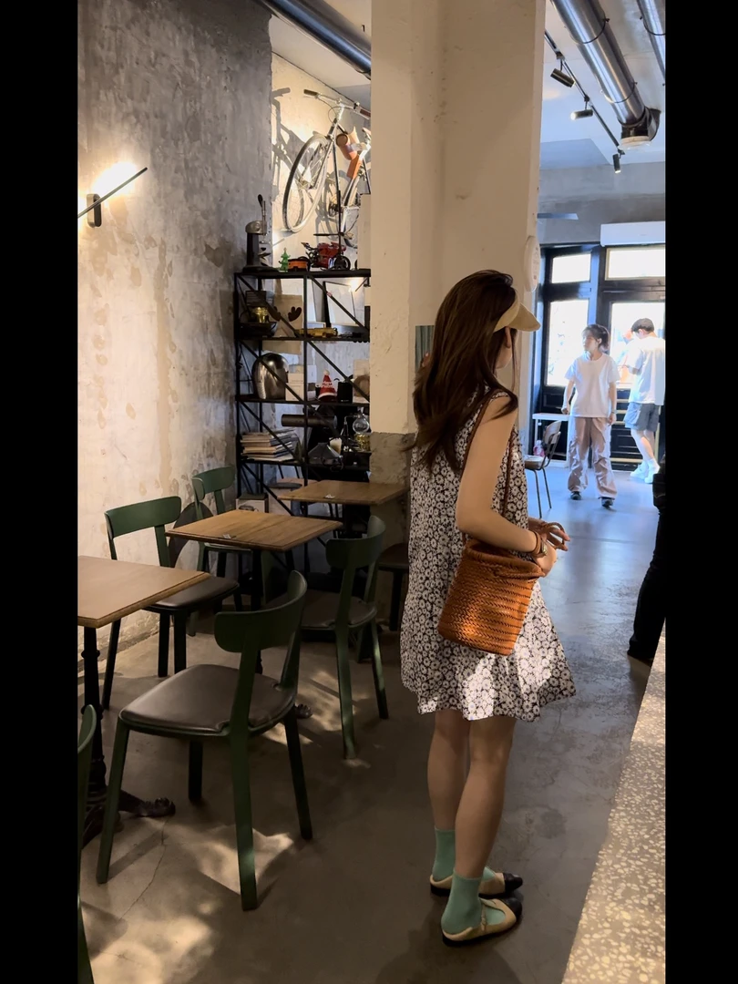 SHILALA韩系穿搭 2025夏季新款小雏菊连衣裙女时尚无袖后拉链短裙