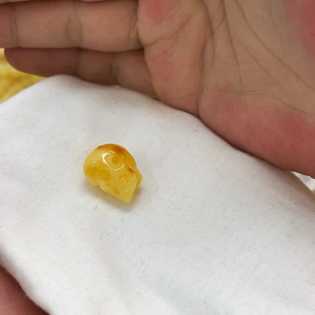 蜜蜡未镶嵌珠宝奇石