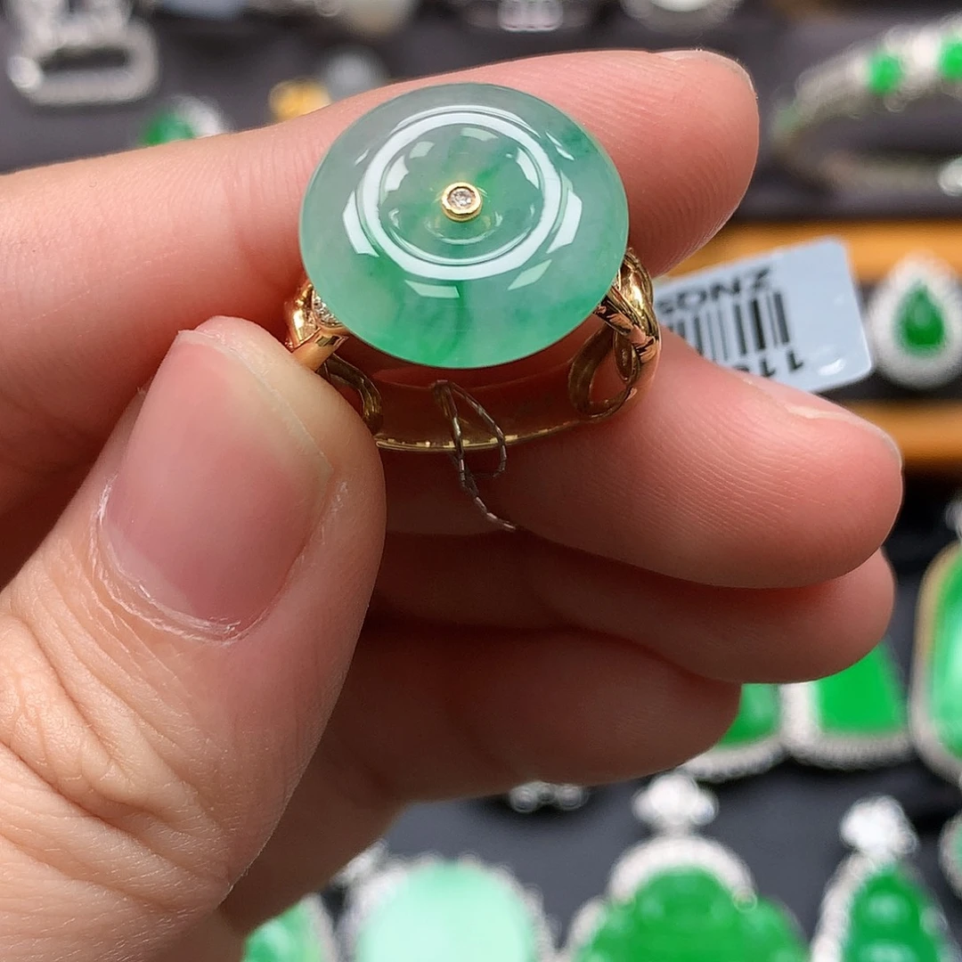 翡翠18K金镶嵌戒指