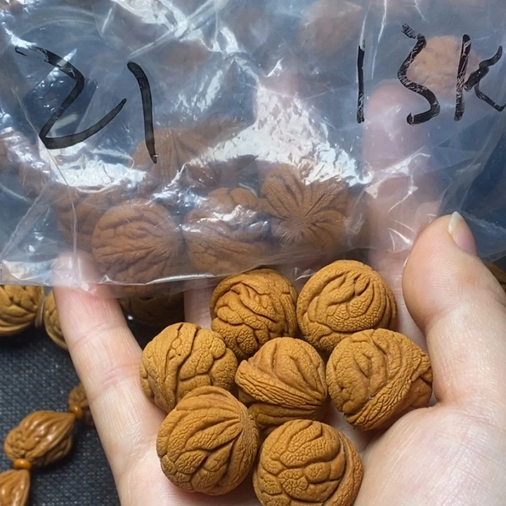 文玩核桃吊坠秦岭山野生桃核