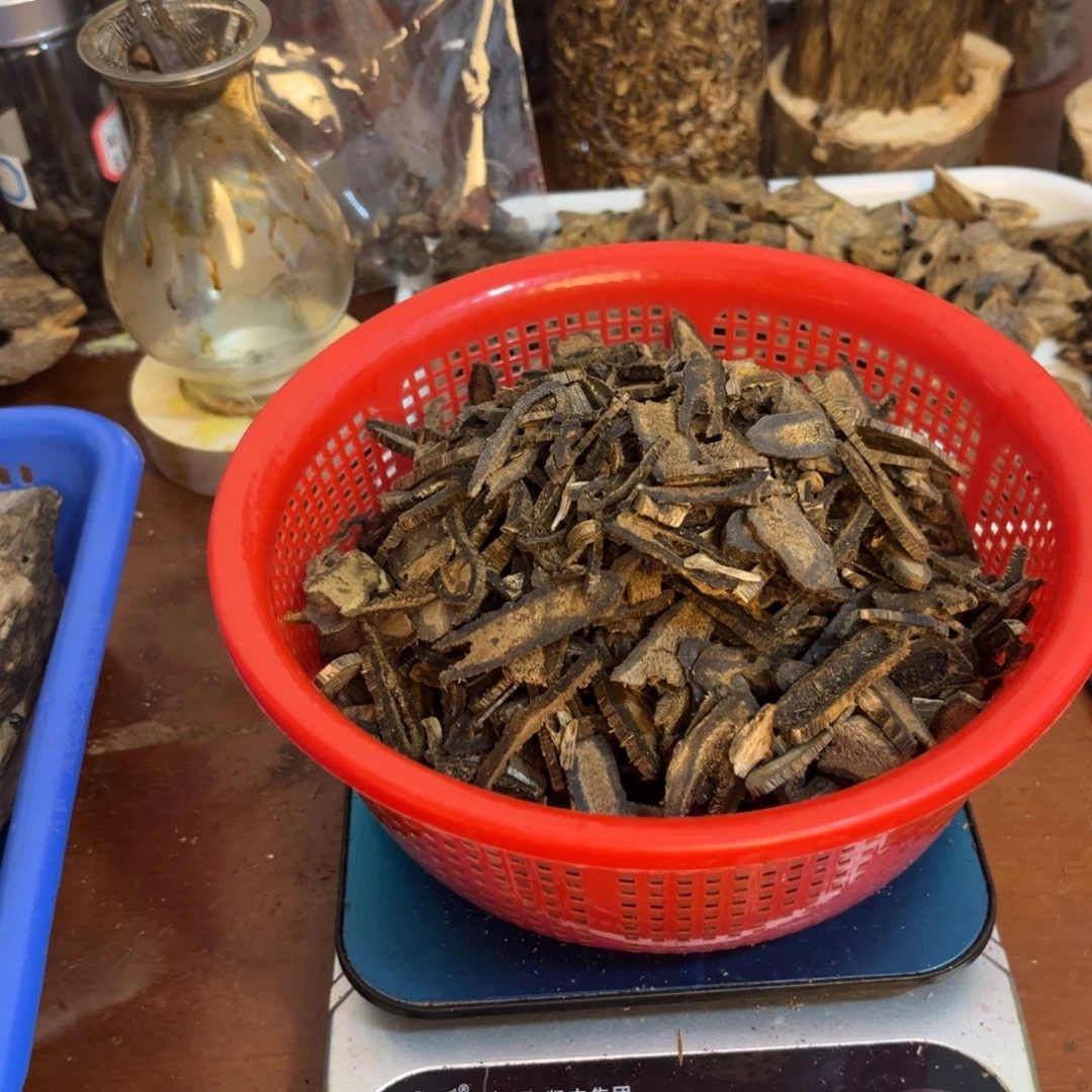人***岁沉香张勺子碎料两百克