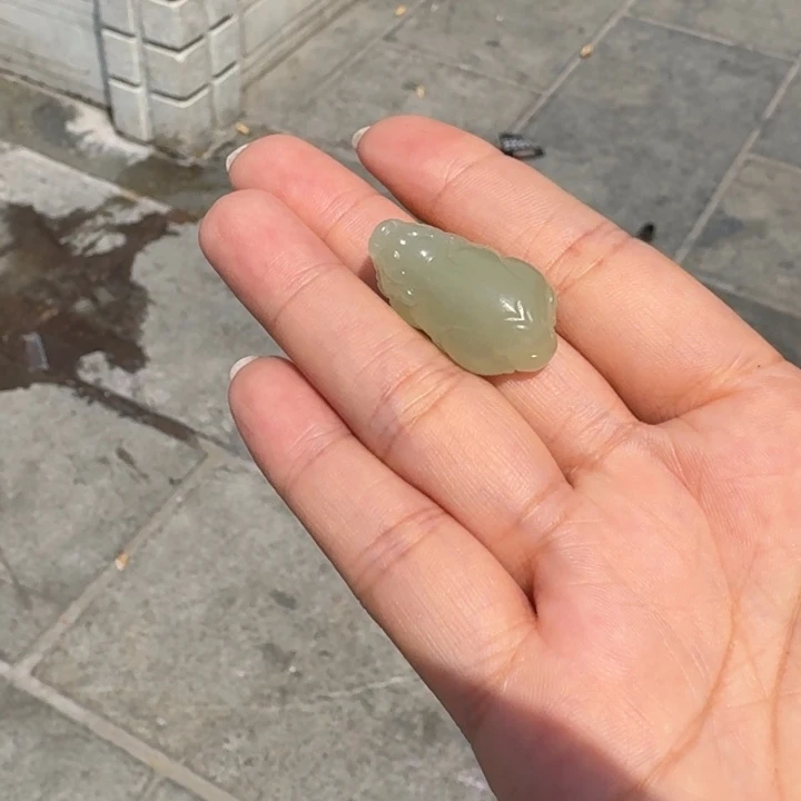 嘻***睡和田玉未镶嵌颈饰28冰心家