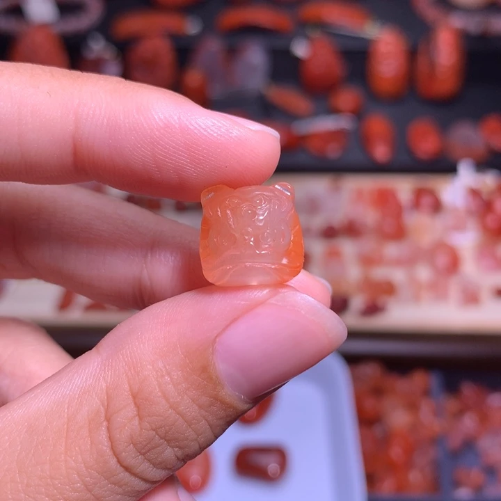 南红玛瑙未镶嵌珠宝半成品醒狮