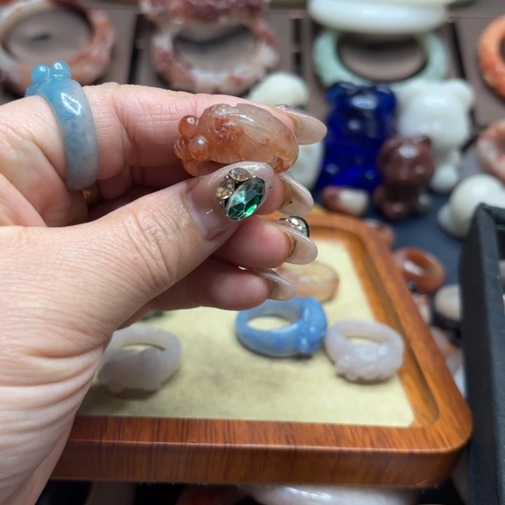 李****石英岩玉合金颈饰