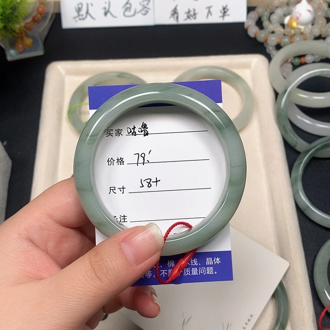 咕***.石英质玉未镶嵌手镯
