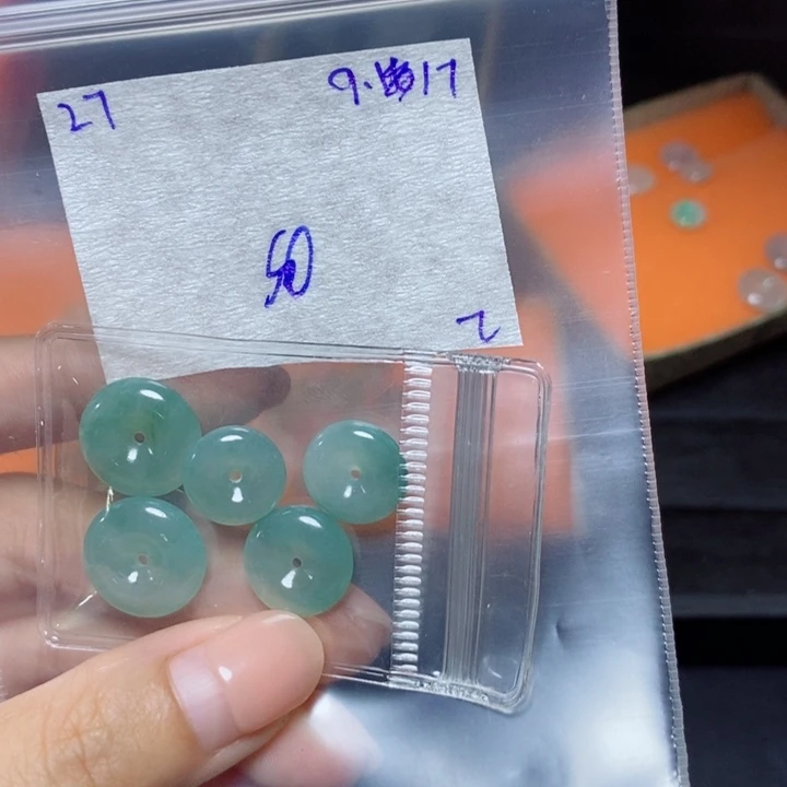 嘚***～未镶嵌定制翡翠不退