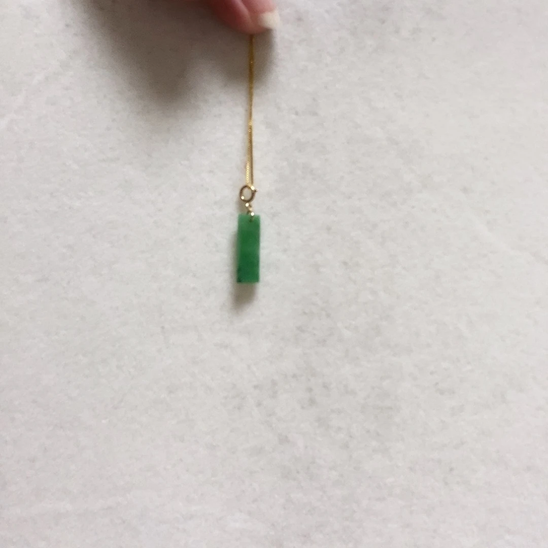 翡翠颈饰18K金镶嵌简单