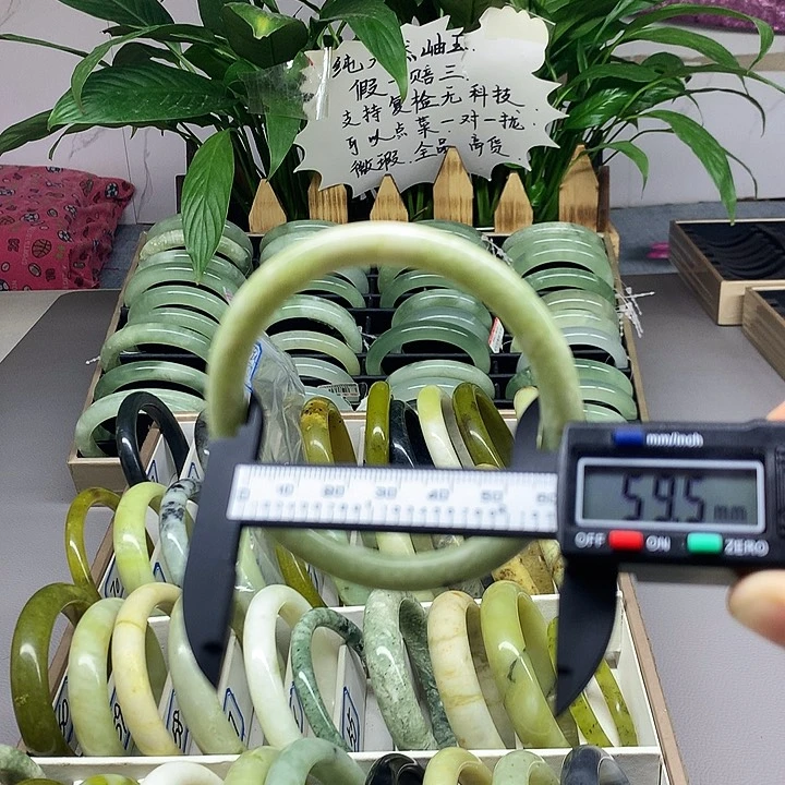 未镶嵌蛇纹石玉手镯79