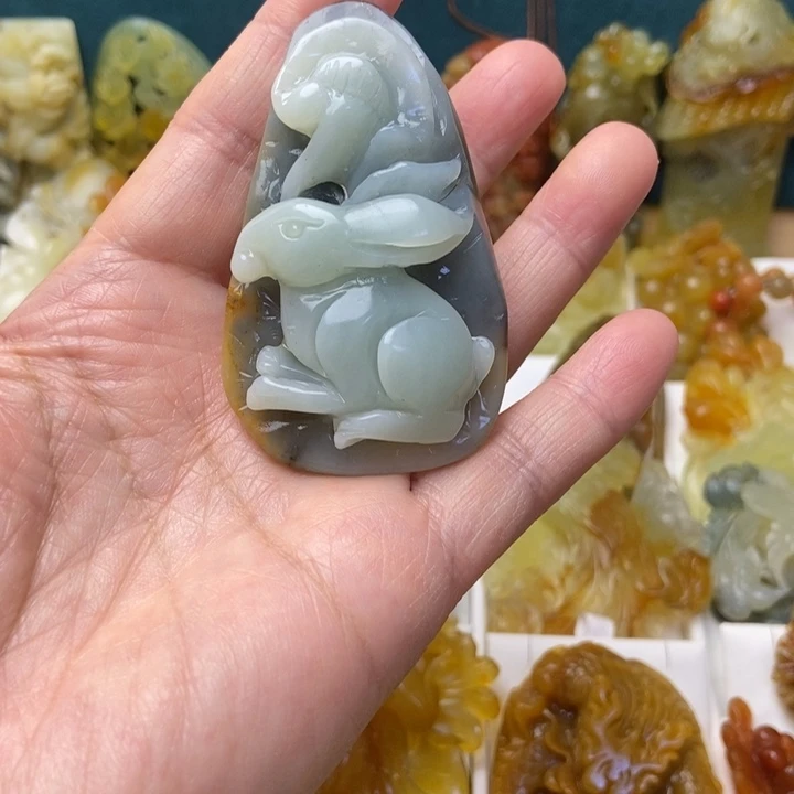 蛇纹石玉未镶嵌颈饰