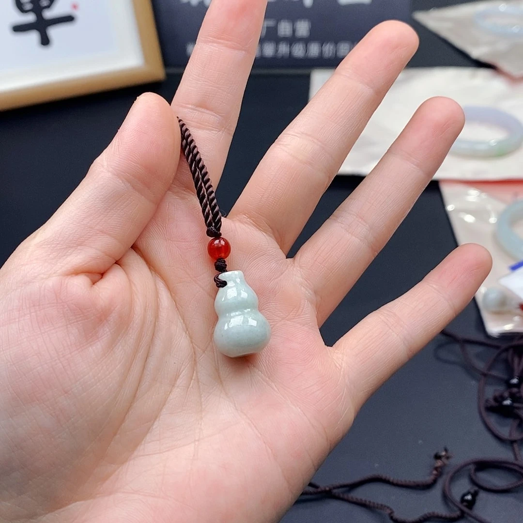 翡翠颈饰未镶嵌蟹**呀葫芦