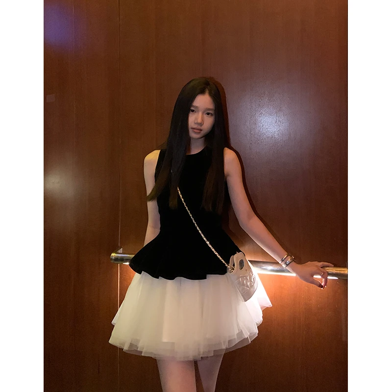 YOKLASS少女家 【现】黑色丝绒无袖马甲显瘦设计感上衣 J30458S51