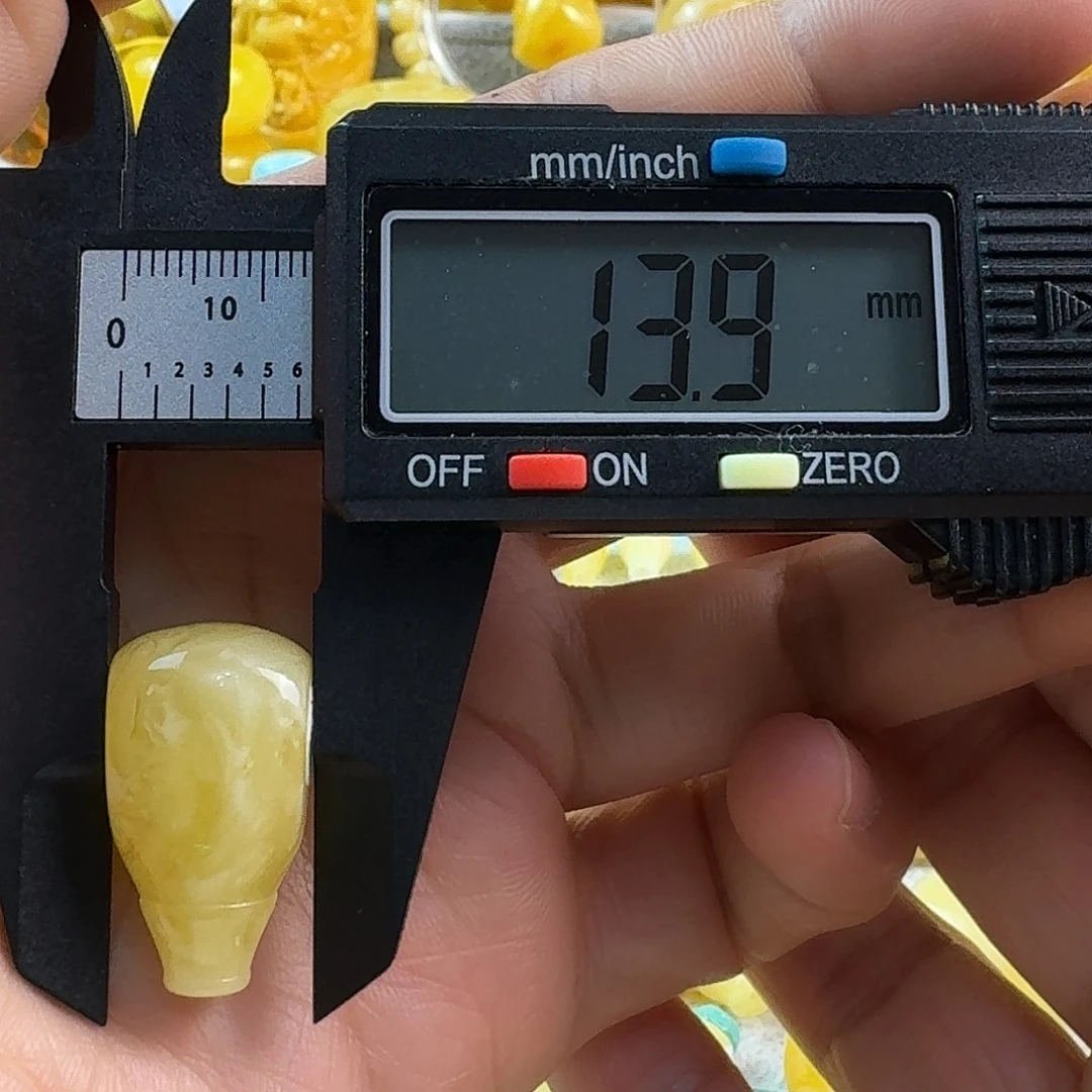 蜜蜡未镶嵌裸石28