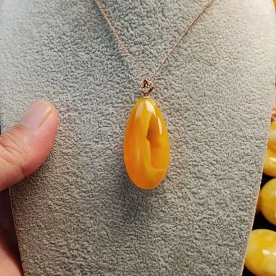 蜜蜡18K金镶嵌吊坠(赠链)