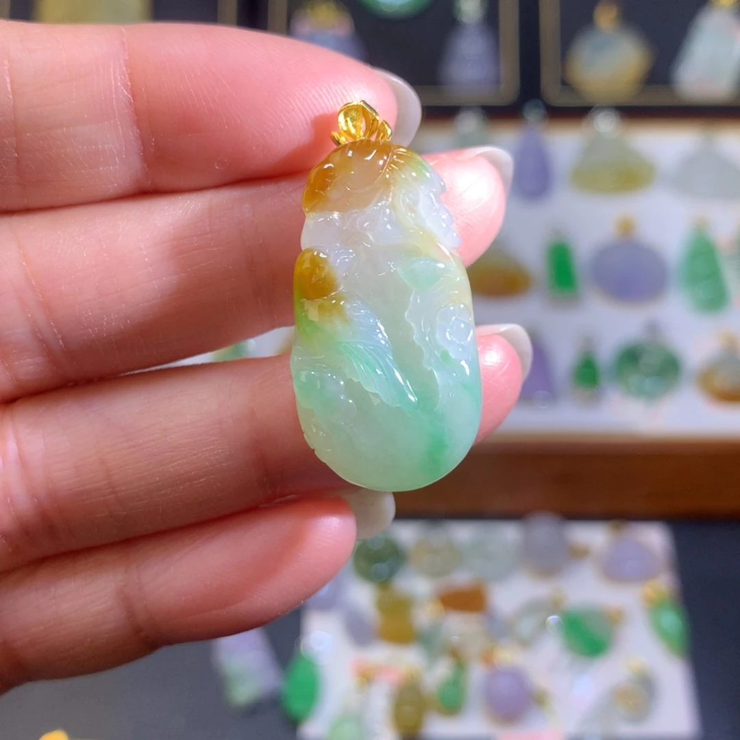 翡翠18K金镶嵌颈饰