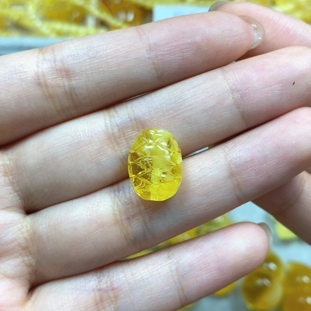 琥珀颈饰未镶嵌富甲