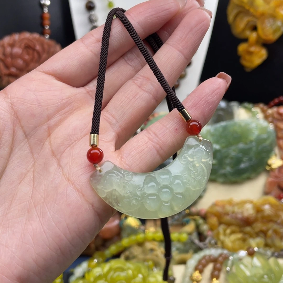未镶嵌蛇纹石玉颈饰