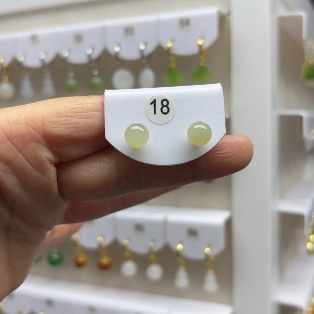 和田玉18K金镶嵌耳饰