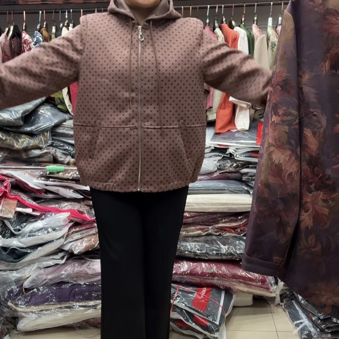 中老年妈妈连帽格子短款休闲减龄秋天外套圆点女款女士开衫女装