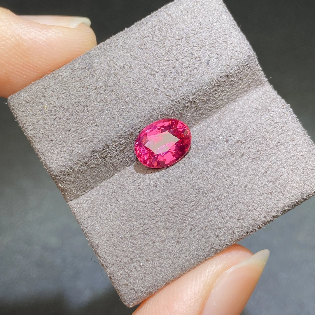 25M033 马亨盖尖晶宝石（Exceptinal Hot Pink，V-B）1.53克拉