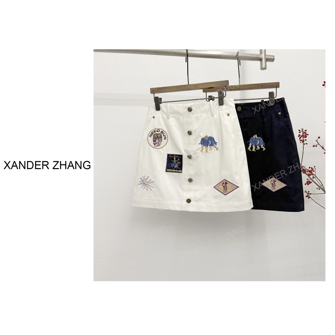 山大张春季设计师减龄徽标绣花简洁半身裙YBH1J128时尚个性百搭款