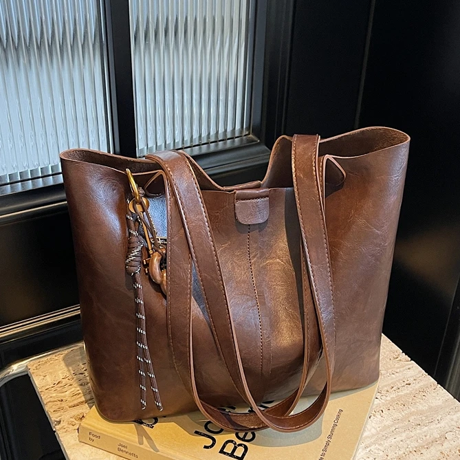 复古洋气大容量包包女2024秋冬新款单肩包休闲通勤百搭上班托爆款